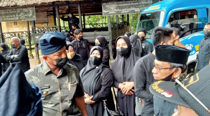 Andi Utta Bantu Bibit Unggul Dan Ternak Sapi, Upaya Lestarikan Kawasan Adat Kajang