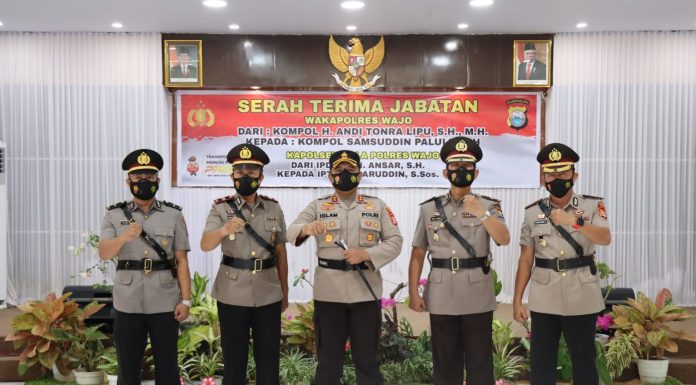 Polres Wajo Gelar Upacara Sertijab Waka Polres Wajo Dan Kapolsek Bola