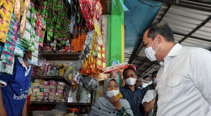 Walikota Danny Pomanto Dampingi Menteri Perdagangan Tinjau Pasar Tradisional Untuk Cek Stok Minyak di Pasaran