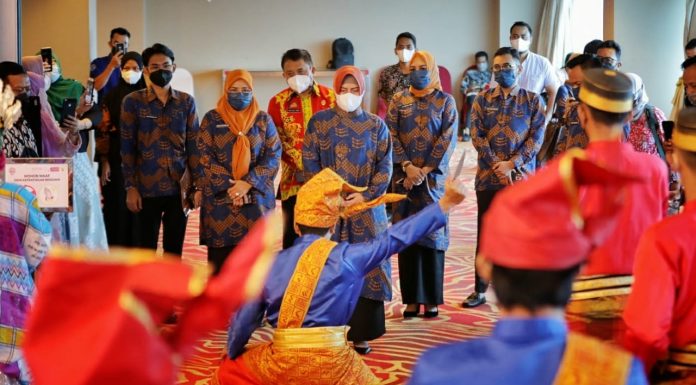 Ketua Dekranasda Indira Jusuf Ismail, Lantik Pengurus Dekranasda Kota Makassar 2021 – 2026, Indira: Bangun Kreativitas dan Inovasi Dorong Kemajuan Kerajinan di Kota Makassar