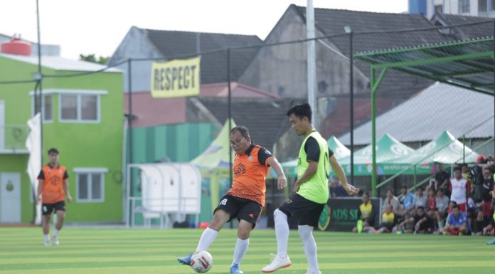Buka Kompetisi AFS, Walikota Danny Pomanto Cetak 2 Gol Saat Eksebisi Dengan Alumni Arsitek Unhas