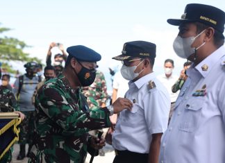 Tanda Penghargaan, Danny Pomanto Terima Penyematan Brevet Survival dari Pangkoopsud II