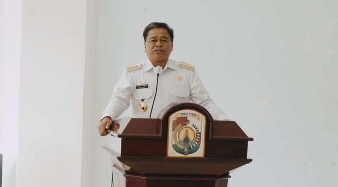 Bupati Torut Yohanis Bassang Lantik Dirut Baru PDAM Moses Padsing Limbongan