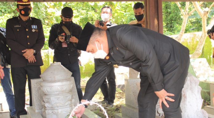 Peringatan Hari Gugurnya Dua Pahlawan Nasional Asal Takalar Digelar Upacara Dan Ziarah Kubur
