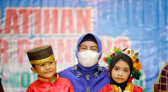 Bunda Paud Indira Jusuf Ismail Membuka Pelatihan Kreatifitas Tanpa Batas IGTKI Makassar