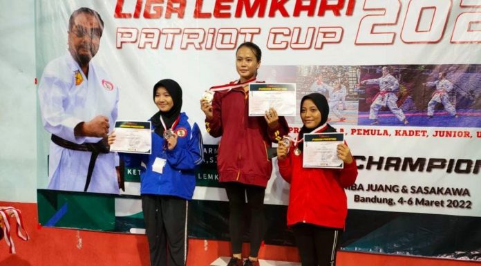 Kejurnas Karate Liga Lemkari Patriot Cup 2022 di Bandung, Putri Kembar Personel Kodim 1420 Sidrap Raih Juara III Kumite