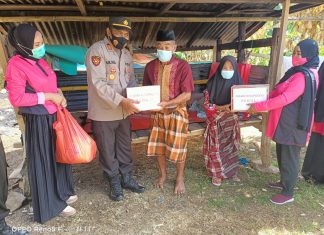 Peduli, Kapolsek Bulupoddo Polres Sinjai Beri Bantuan Korban Kebakaran