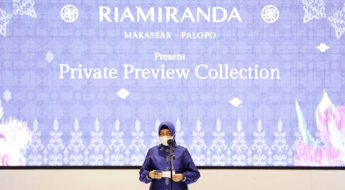 Ketua TP PKK Makassar Indira Jusuf Ismail, Apresiasi Karya Kawula Muda Saat Hadiri Fashion Show Riamiranda