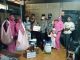 Kapolsek Belawa dan Bhayangkari Berikan Bantuan Kepada Warga Kurang Mampu