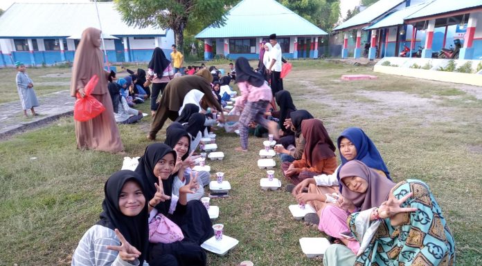 Upt SMPN 7 Tamalatea Jeneponto Laksanakan Buka Puasa Bersama Di Sekolah