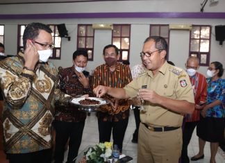 Walikota Danny Pomanto Tepis Makassar Kota Intoleran, Pendeta Sediakan Danny Buka Puasa