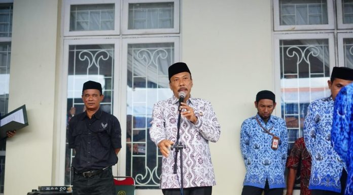 Wakil Bupati Bone Drs.H. Ambo Dalle, MM Pimpin Upacara Pelepasan Jenazah Guru Besar IAIN Bone Prof.Dr.H.A. Sarjan,M.H