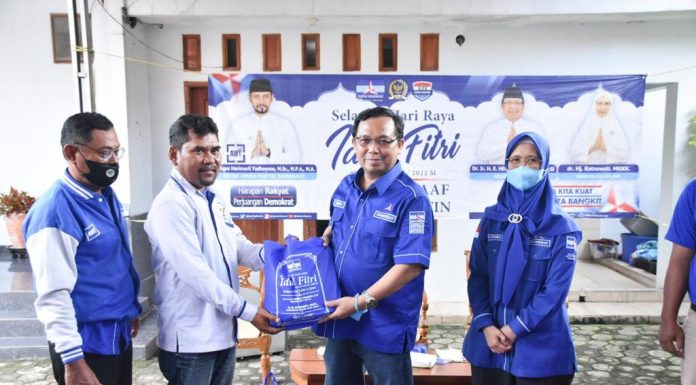 Imbas Kenaikan Harga, Legislator DPR-RI ‘Kang Hero’ Bagikan Paket Sembako Ke Masyarakat Jelang Idul Fitri