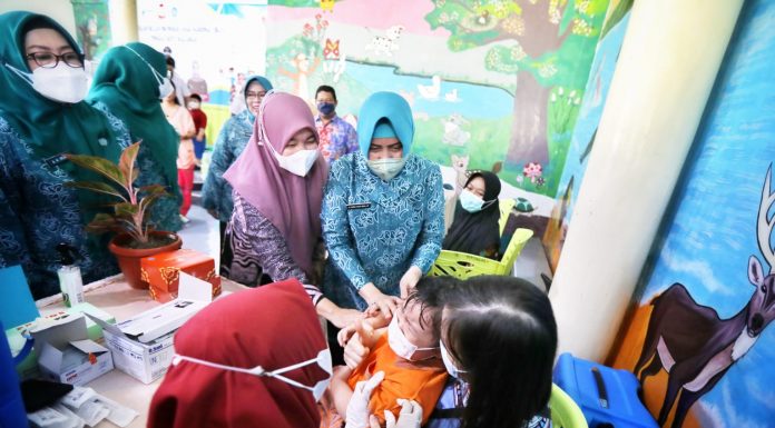 Wujudkan Generasi Sehat, Indira Jusuf Ismail Turun Langsung Pantau Pelaksanaan BIAN