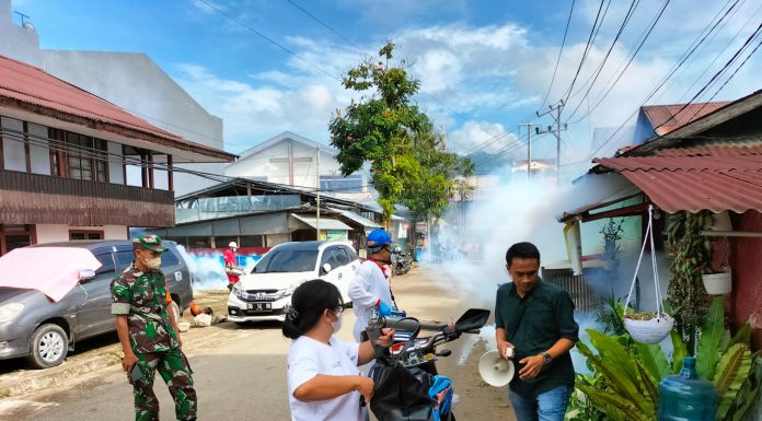 Cegah Peningkatan DBD, Dinkes Torut Lakukan Fogging Di Kelurahan Rante Pasele
