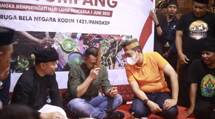 Ritual Mattompang Meriahkan Peringatan Hari Lahir Pancasila di Pangkep