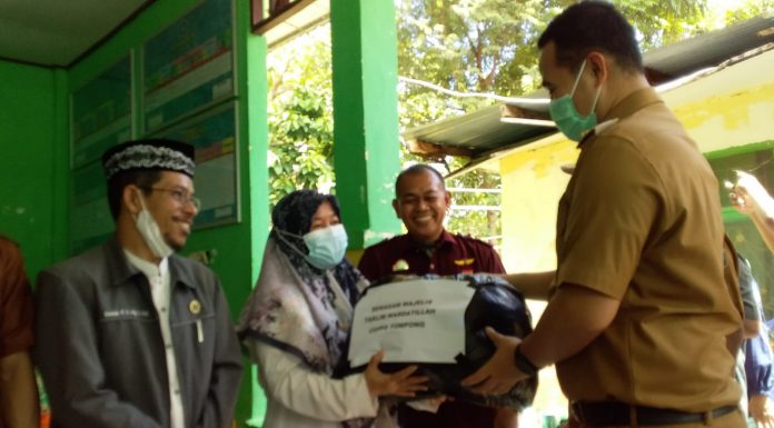 Bupati Pangkep MYL, Serahkan Langsung Bantuan Hibah Bagi Warga Di Desa Coppo Tompong