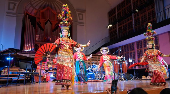 Boyong 20 Penari Dari Makassar Ke Australia, Tari Kalompoanna Pa’rasanganta Pukau Penonton Sydney Conservatorium