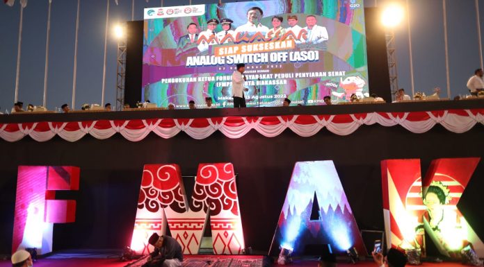 Ribuan Ketua RT dan RW Ikuti Sosialisasi Gerakan ASO di Anjungan Pantai Losari Makassar Sambil Shalat Subuh Berjamaah