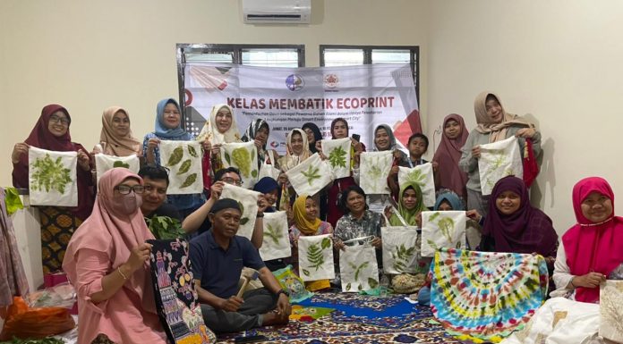 IKAJO Sulsel dan KAGAMA Sulsel Bersama Adakan Kelas Membatik, Diikuti Ibu-ibu RT.03 Masale Panakkukang Makassar