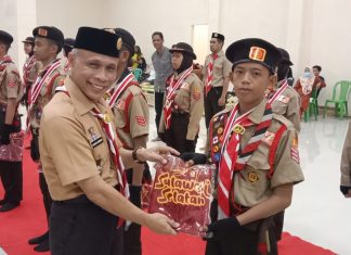 Ketua Kwarcab Pangkep Kukuhkan Pramuka Garuda Dan Peserta Jamnas XI Wakil Kabupaten Pangkep