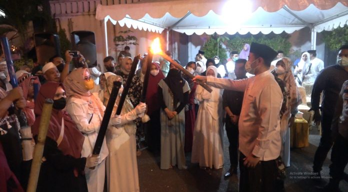 Peringati Tahun Baru Islam, Bupati MYL Bersama Ribuan Masyarakat Dan ASN Pawai Obor di Pangkep