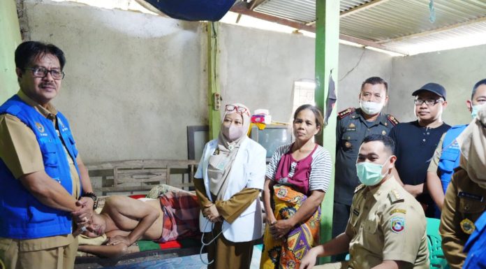 Bupati MYL Besuk Warganya Yang Sakit, Pastikan Program Sijagai Berjalan Maksimal Puskesmas di Pangkep