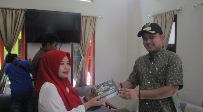 Program Sapa Warga Kompas TV, Kadis Kominfo Serahkan STB