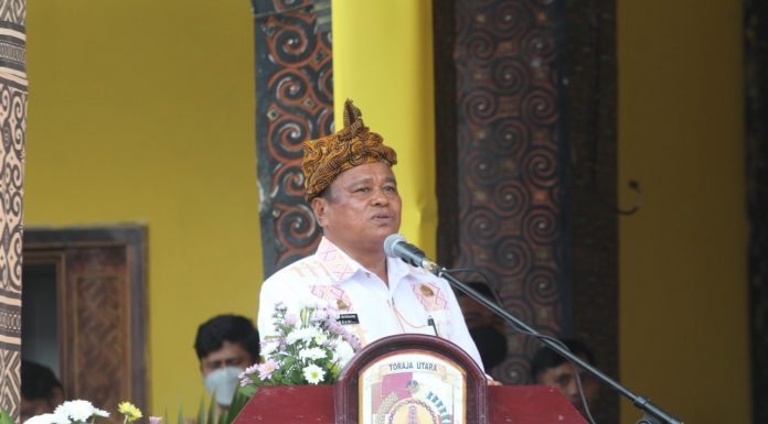 Bupati Yohanis Bassang: Gubernur Sulsel Berikan Kado Istimewa di HUT Ke-14 Kabupaten Toraja Utara, 20 Milliar Untuk Perbaikan Jalan