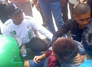Naluri Peduli Danny, Spontan Hentikan Mobil Turun Bantu Korban Kecelakaan di Jalan Arief Rate Makassar
