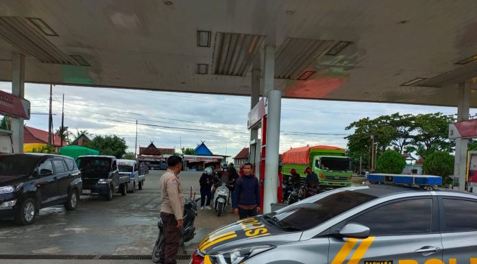 Antisipasi Penimbun BBM, Polres Pangkep Perketat Pengamanan di SPBU, Pelanggar Diancam Penjara 3 Tahun atau Denda Maksimal 30 Miliiar