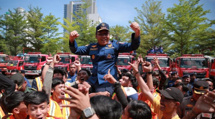 Alternatif Pertolongan Pertama Kebakaran, Walikota Danny Pomanto Bagikan 53 Unit Damtor Kepada 15 Camat di Makassar