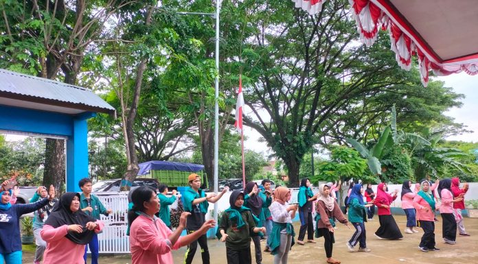 Kades Hj Kamariah Bersama Jajaran dan Forkopimdes Senam Sehat Bersama Warga Desa Gentung Pangkep