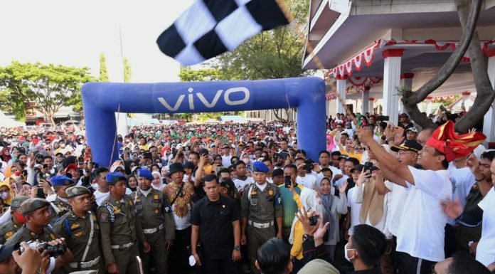 Gubernur Sulawesi Selatan Andi Sudirman Sulaiman Buka Jalan Sehat ‘Anti Mager’ Bersama Ribuan Peserta, Berhadiah Kuda