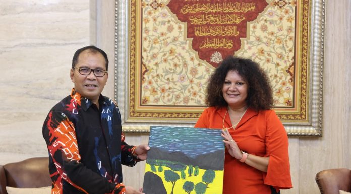 Walikota Danny Pomanto Jamu Senator Australia Malarndirri McCarthy dengan Kuliner Khas Makassar