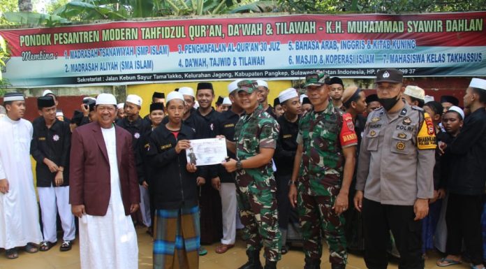 Empat Pesantren Berprestasi Terima Piagam Langsung dari Dandim 1421/Pangkep