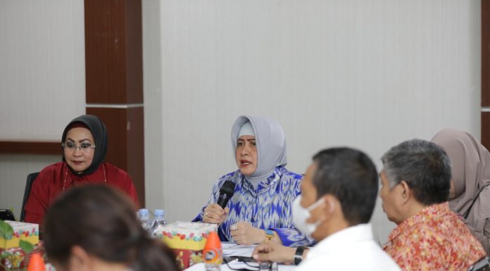 Ketua TP PKK Indira Yusuf Ismail Pimpin Rapat Bahas Penataan Taman Hingga Penebangan Pohon Ilegal di Makassar
