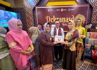 Ketua APEKSI Bima Arya, Borong Bumbu Khas Instan Makassar, Bumbu Pallubasa Jadi Rebutan Pengunjung “Perempuan Indonesia Expo” Jambi