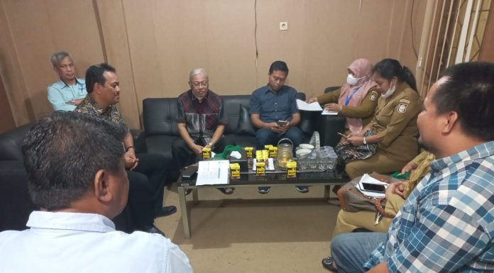 Prof.Dr.Noer Bachry Noor Pimpin Tim Forum Kota Sehat Makassar Sambangi Perumda Pasar Karya Makassar