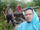 Kepala Desa Barabatu Pangkep Terjun Langsung Langsung Potong Pohon Tumbang Yang Tutup Jalan