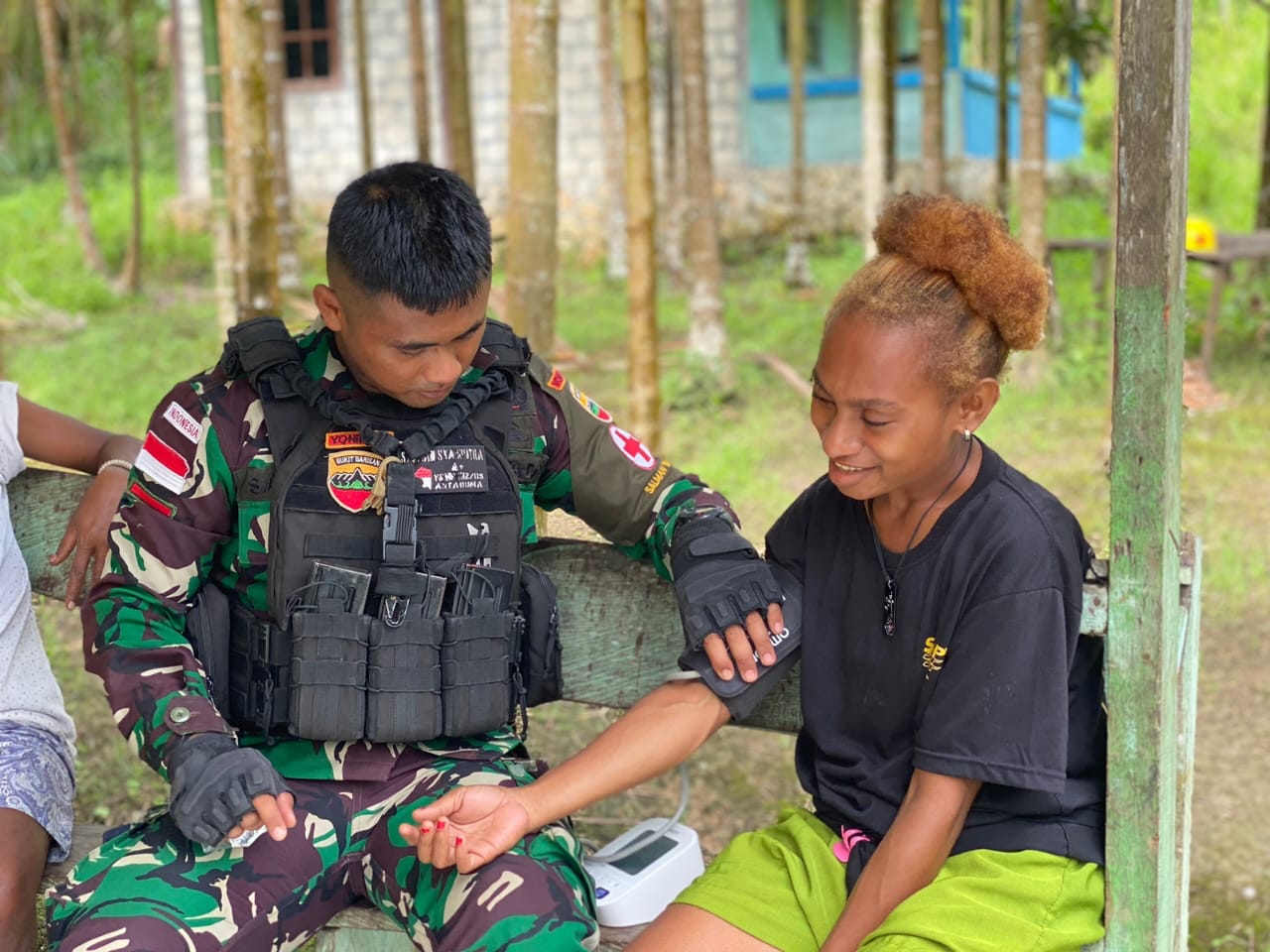 TNI AD Berikan Pelayanan Kesehatan Gratis Di Perbatasan Papua ...