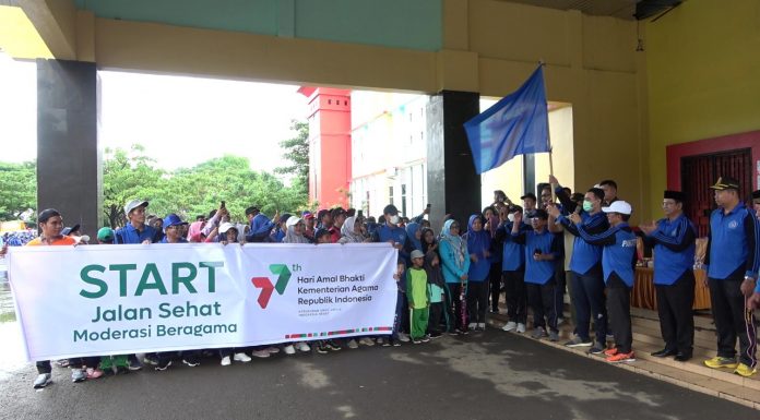 Bupati Pangkep MYL Melepas Ribuan Peserta Jalan Sehat Moderasi Beragama HAB Ke-77 Bersama Kemenag Sulsel
