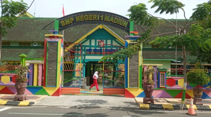 SMPN 1 Madiun Merestorasi Ribuan Lembar Dokumen Penting Sejak Tahun 1942