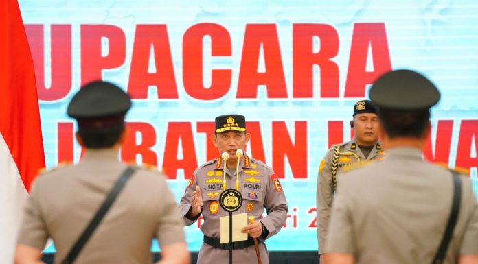 Kapolri Gelorakan Tingkatkan Kepercayaan Publik Saat Pimpin Sertijab Irwasum Polri