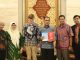 Walikota Makassar Danny Pomanto Terima Buku Karya Komikus Asal Perancis Emmanuel Lemaire