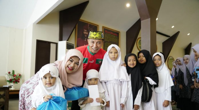 Bentuk Rasa Syukur, Pangdam XIV/Hsn Bersama Ibu Berikan Santunan Kepada Anak Yatim Pada Ulang Tahun Ke-55