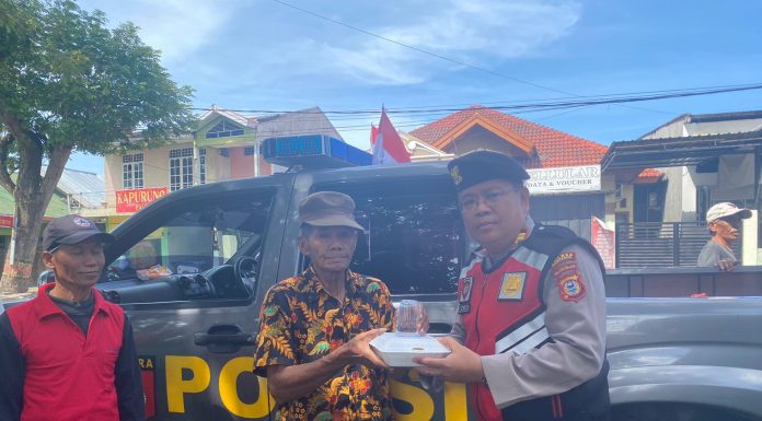 Gerakan Peduli Polres Bantaeng Adakan Giat Jum’at Berkah Dalam ‘Bantaeng Berbagi’