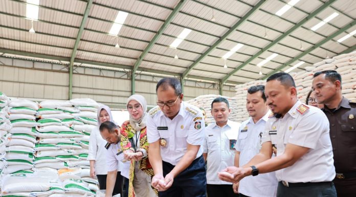 Walikota Makassaer Danny Pomanto: Stok Beras di Makassar Aman hingga Akhir Tahun
