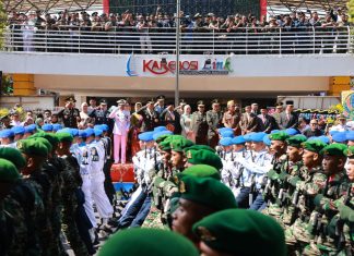 Hadiri Parade dan Defile, Walikota Makassar Danny Pomanto Bangga Lihat Kekompakan TNI dan Rakyat