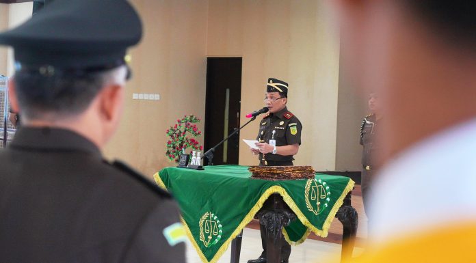 Kajati Sulsel Lantik Dan Sertijab Eselon III Wilayah Hukum Kejati Sulsel, Leonar Eben Ezer S: Jaga Netralitas Dalam Menyongsong Pemilu Serentak Tahun 2023